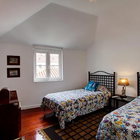 Great Duplex In Alfama Апартаменти *