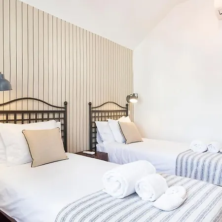 Апартаменти Great Duplex In Alfama With Ac