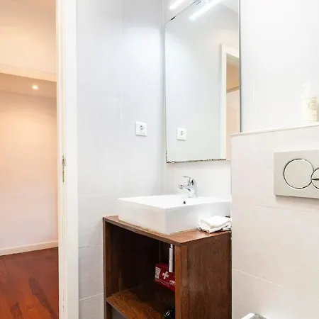 Апартаменти Great Duplex In Alfama With Ac Лісабон