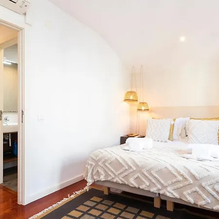 Апартаменти Great Duplex In Alfama With Ac Лісабон